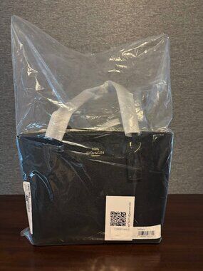 NWT BEAUTIFUL COACH FIONA BLACK LEATHER TOTE NWT WITH ORIGINAL PACKAGING!!!!